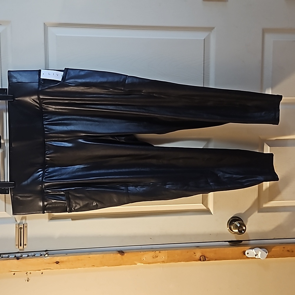 LIVI ACTIVE SHINE 7/8 LEGGING: BLACK: NEW WITH TAGS: SIZE 22/24